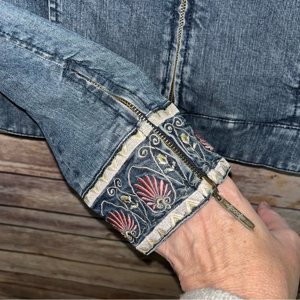 ⭐️ Indigo Palms Denim Jean Jacket with front zipper Embroidered Zip Cuffs XS - Picture 4 of 7
